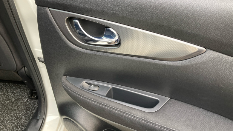 Nissan Qashqai 1.2 DiG-T N-Connecta 5dr Petrol Hatchback